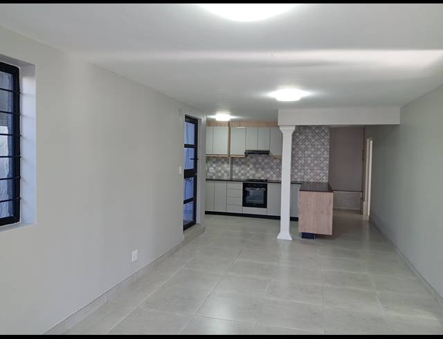 3 BEDROOM FREESTANDING TO LET IN ESSENWOOD